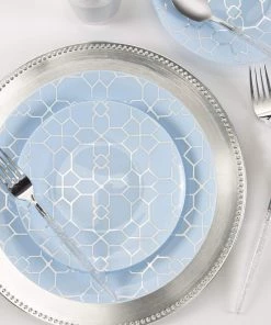 Round Accent Pattern Round Ice Blue • Silver Pattern Plastic Plates | 10 Pack