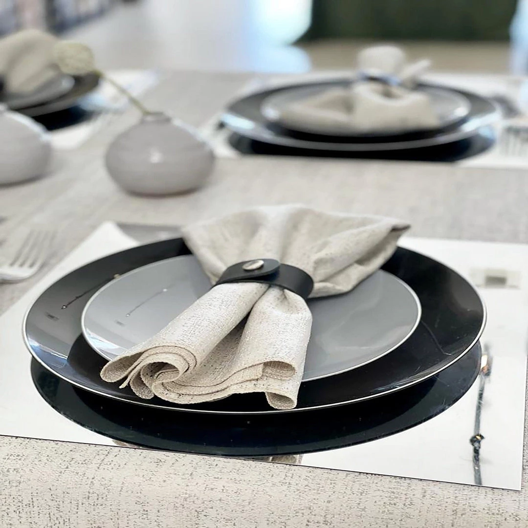 Round Accent Round Gray • Silver Plastic Plates | 10 Pack 2 Round Accent Round Gray • Silver Plastic Plates | 10 Pack