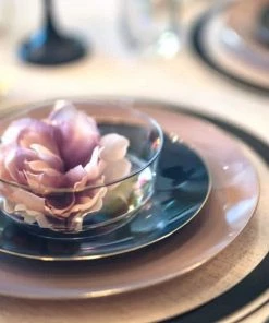 Round Accent Round Mauve • Gold Plastic Plates | 10 Pack