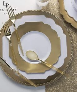 Scallop Design Scalloped White • Gold Plastic Plates | 10 Pack